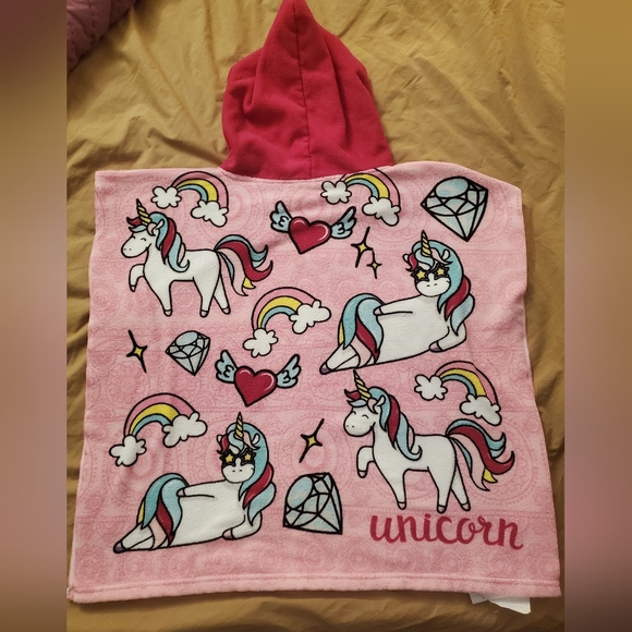 Kids Towel Poncho - Picture 2 of 3